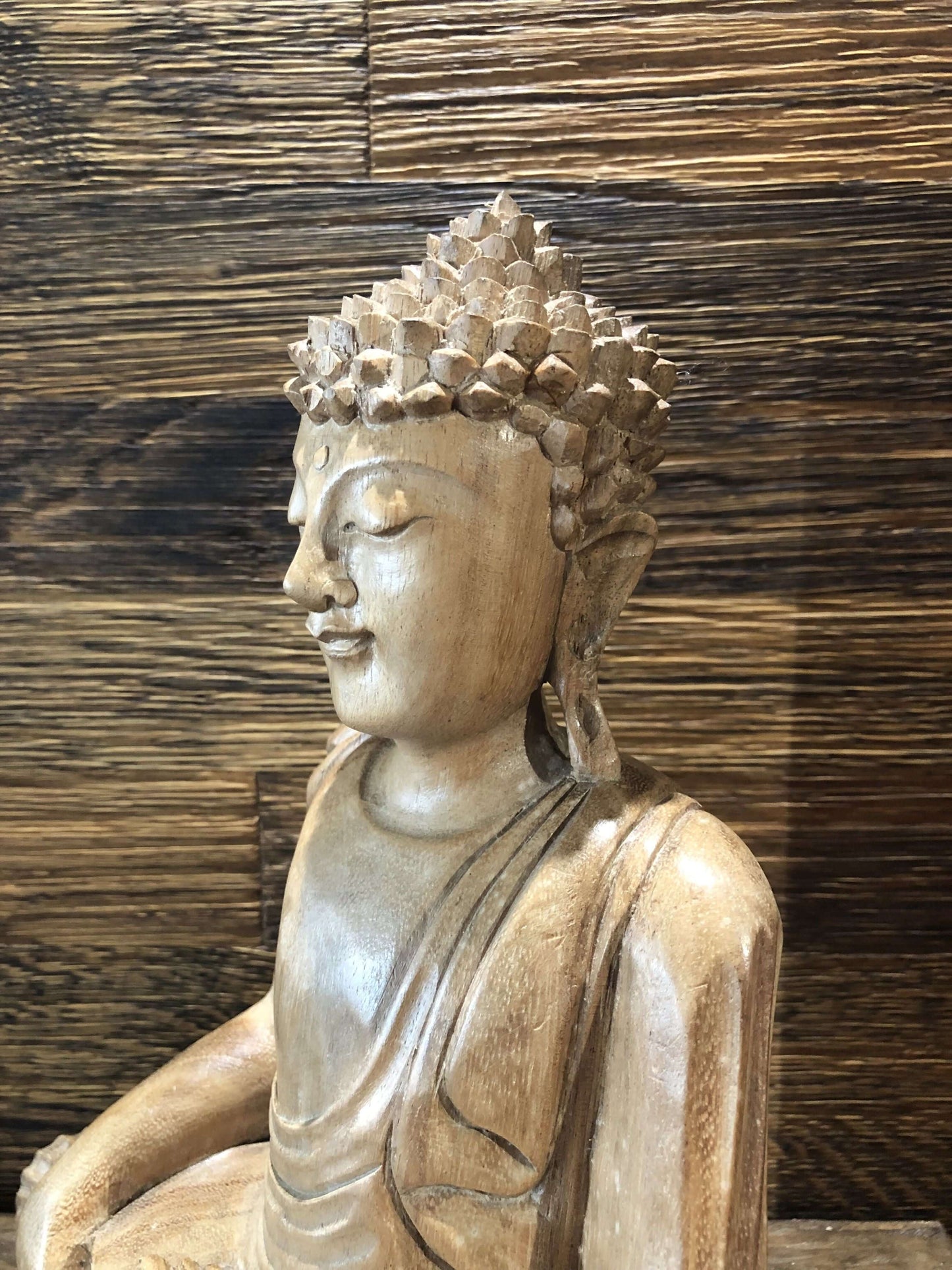 Buddhafiguren: Buddha aus Suar Holz (mittlere Grösse) - Bhumisparsha Mudra Kali-Shop